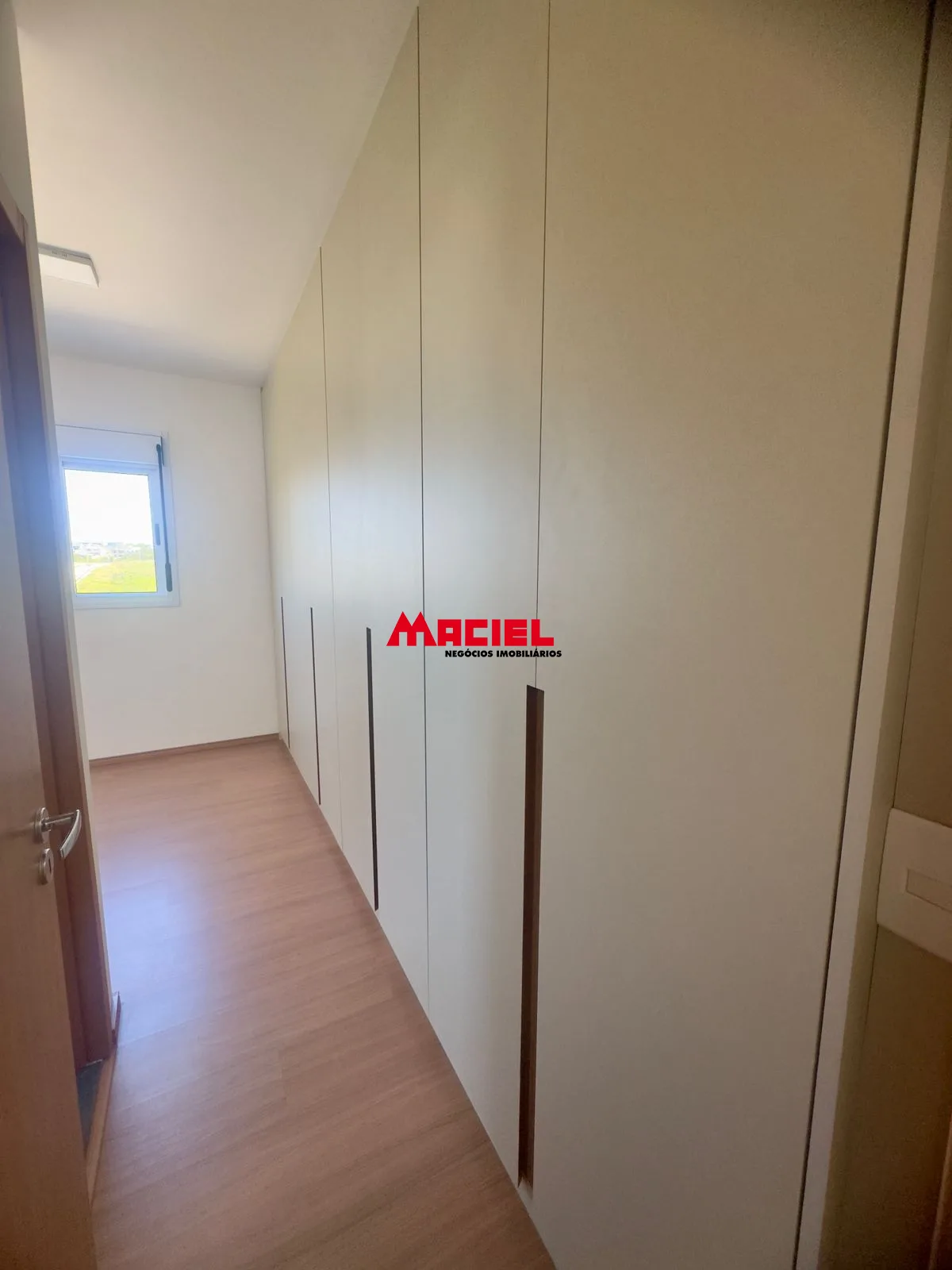 Alugar Apartamento / Padr&atilde;o em S&atilde;o Jos&eacute; dos Campos R$ 4.000,00 - Foto 1