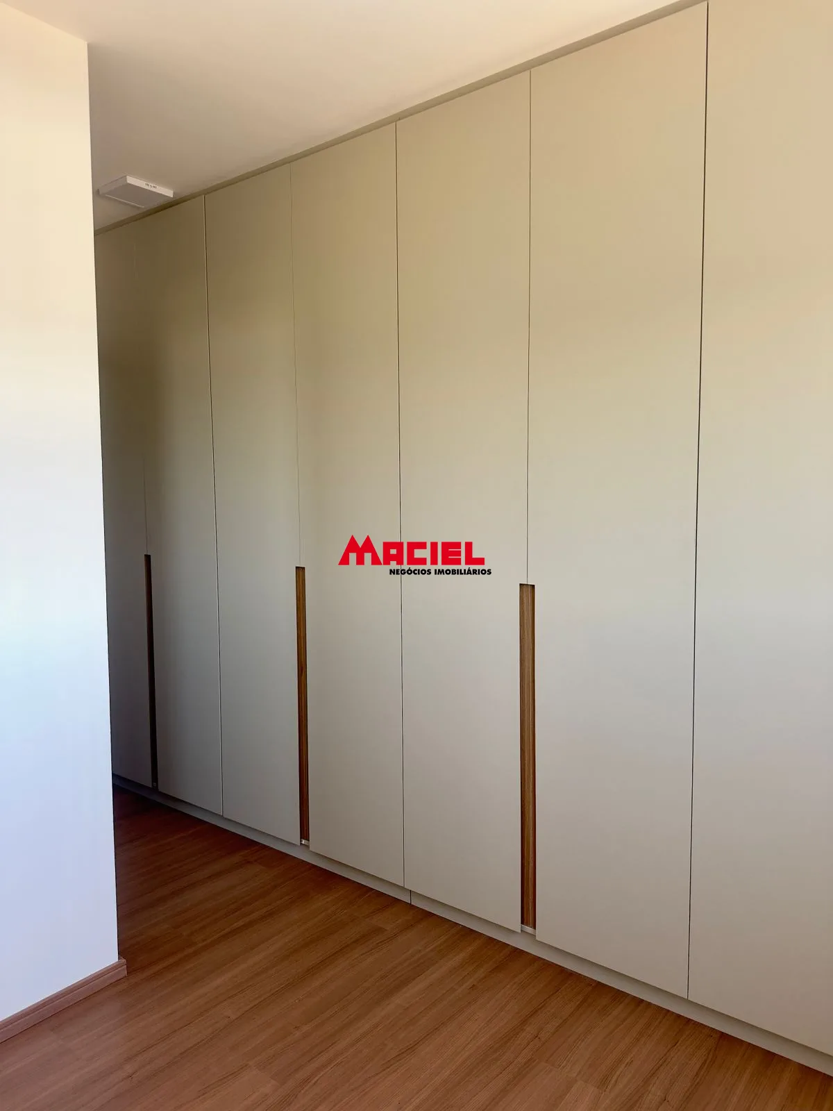 Alugar Apartamento / Padr&atilde;o em S&atilde;o Jos&eacute; dos Campos R$ 4.000,00 - Foto 3