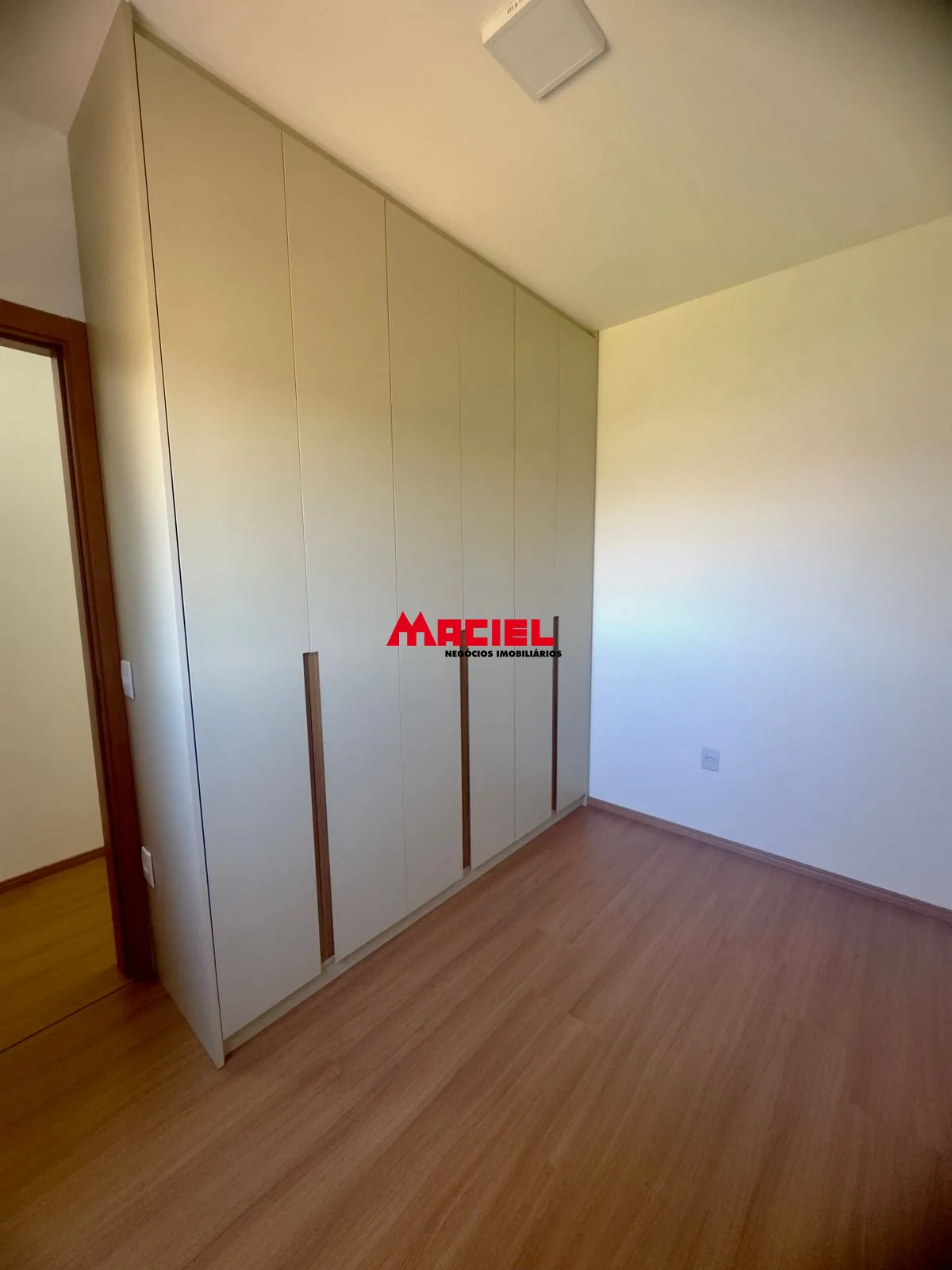 Alugar Apartamento / Padr&atilde;o em S&atilde;o Jos&eacute; dos Campos R$ 4.000,00 - Foto 3