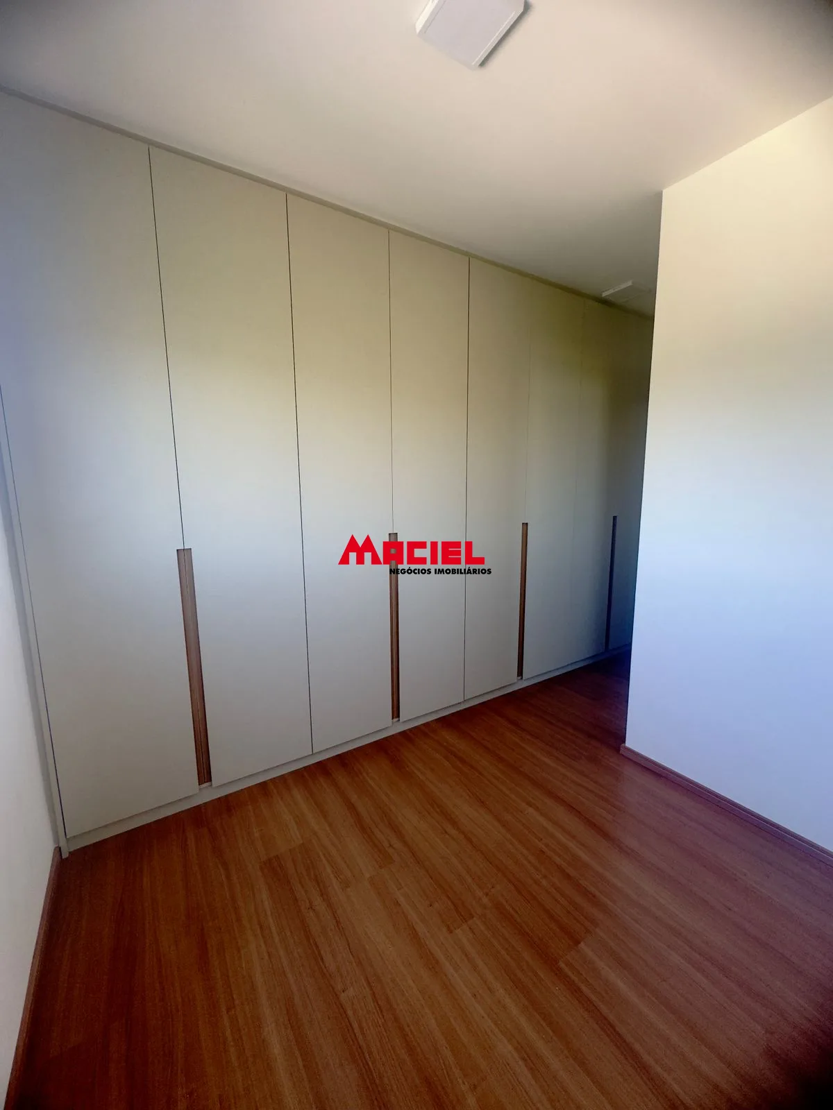 Alugar Apartamento / Padr&atilde;o em S&atilde;o Jos&eacute; dos Campos R$ 4.000,00 - Foto 9