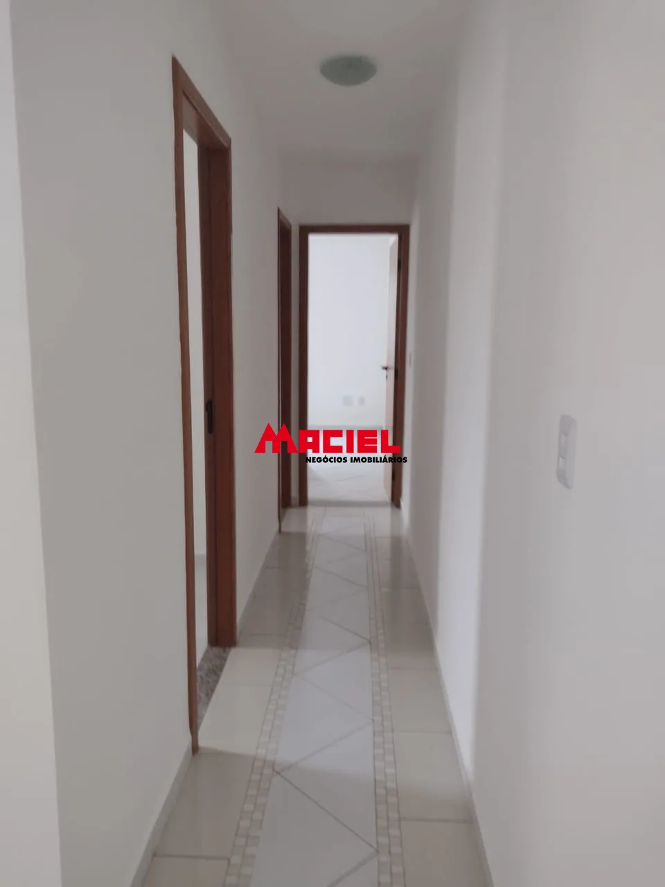 Alugar Apartamento / Padr&atilde;o em S&atilde;o Jos&eacute; dos Campos R$ 2.500,00 - Foto 2