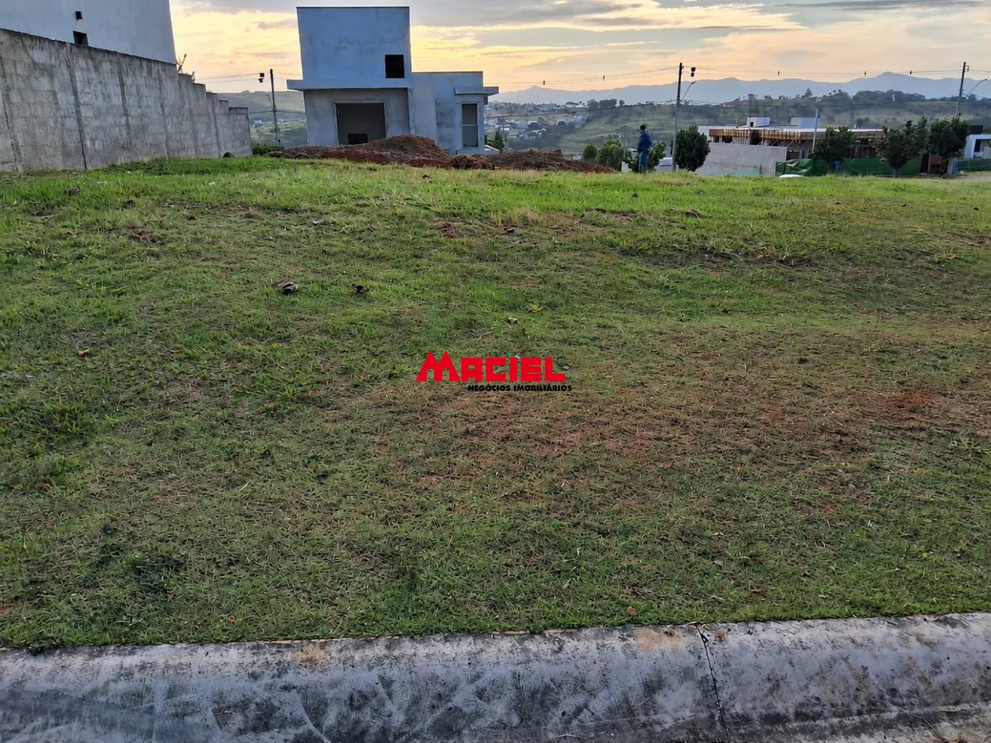 Comprar Terreno / Condom&iacute;nio em Taubat&eacute; R$ 340.000,00 - Foto 1
