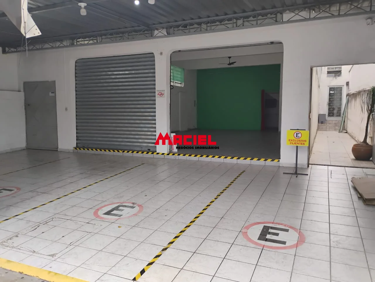 Alugar Comercial / Ponto Comercial em S&atilde;o Jos&eacute; dos Campos R$ 4.200,00 - Foto 1