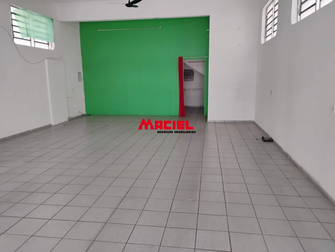 Alugar Comercial / Ponto Comercial em S&atilde;o Jos&eacute; dos Campos R$ 4.200,00 - Foto 2