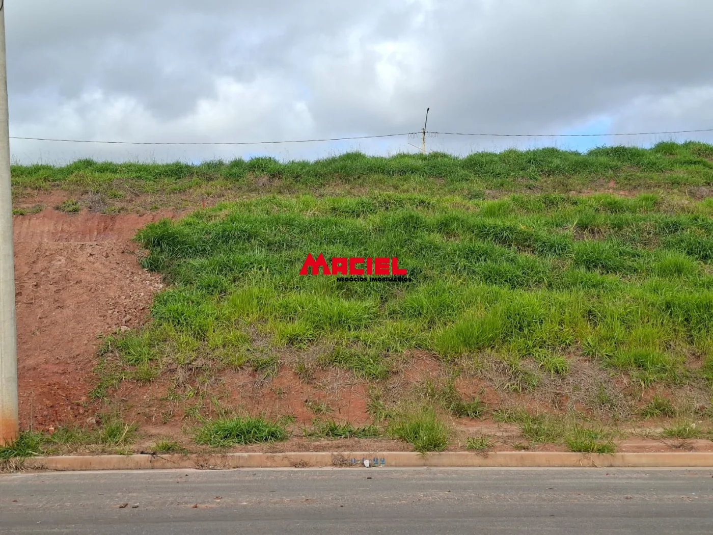 Alugar Terreno / Padr&atilde;o em S&atilde;o Jos&eacute; dos Campos R$ 2.500,00 - Foto 1