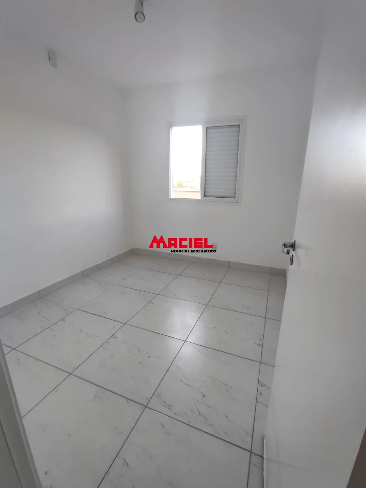 Alugar Apartamento / Padr&atilde;o em S&atilde;o Jos&eacute; dos Campos R$ 2.400,00 - Foto 4