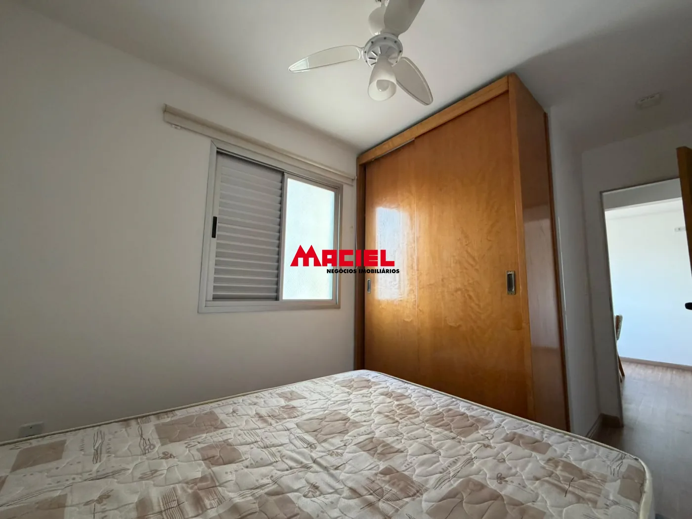 Alugar Apartamento / Mobiliado em S&atilde;o Jos&eacute; dos Campos R$ 2.500,00 - Foto 2