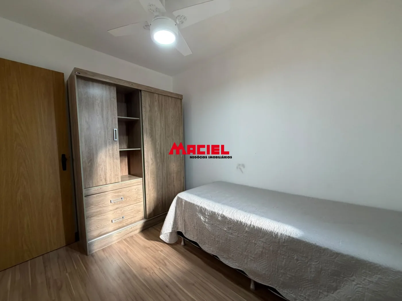 Alugar Apartamento / Mobiliado em S&atilde;o Jos&eacute; dos Campos R$ 2.500,00 - Foto 3