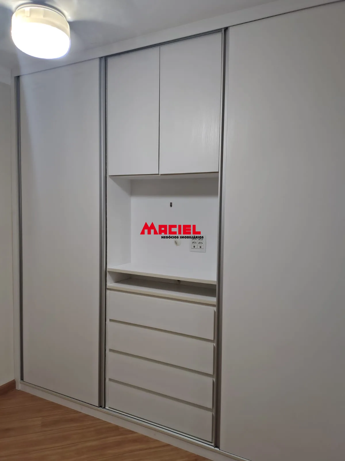 Alugar Apartamento / Padr&atilde;o em S&atilde;o Jos&eacute; dos Campos R$ 3.400,00 - Foto 1