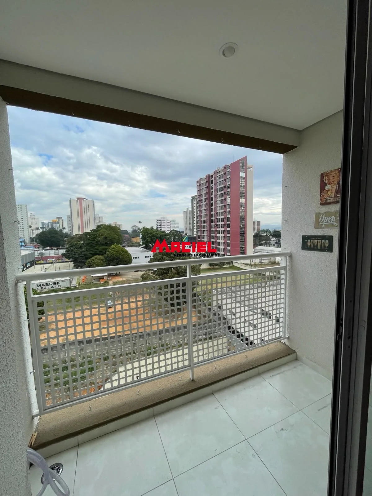 Alugar Apartamento / Flat em S&atilde;o Jos&eacute; dos Campos R$ 2.300,00 - Foto 2