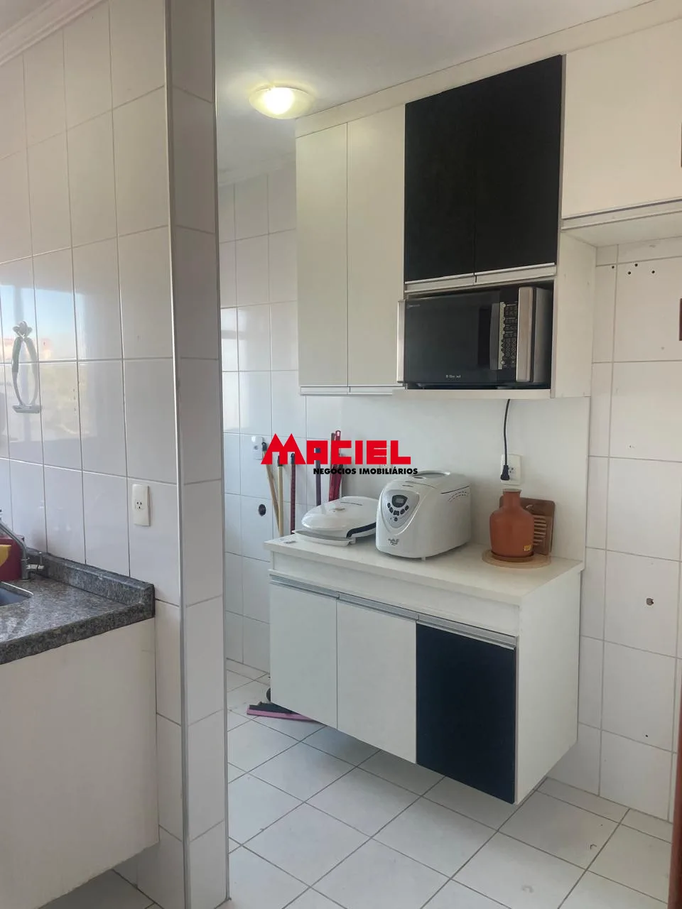 Alugar Apartamento / Padr&atilde;o em S&atilde;o Jos&eacute; dos Campos R$ 2.500,00 - Foto 4