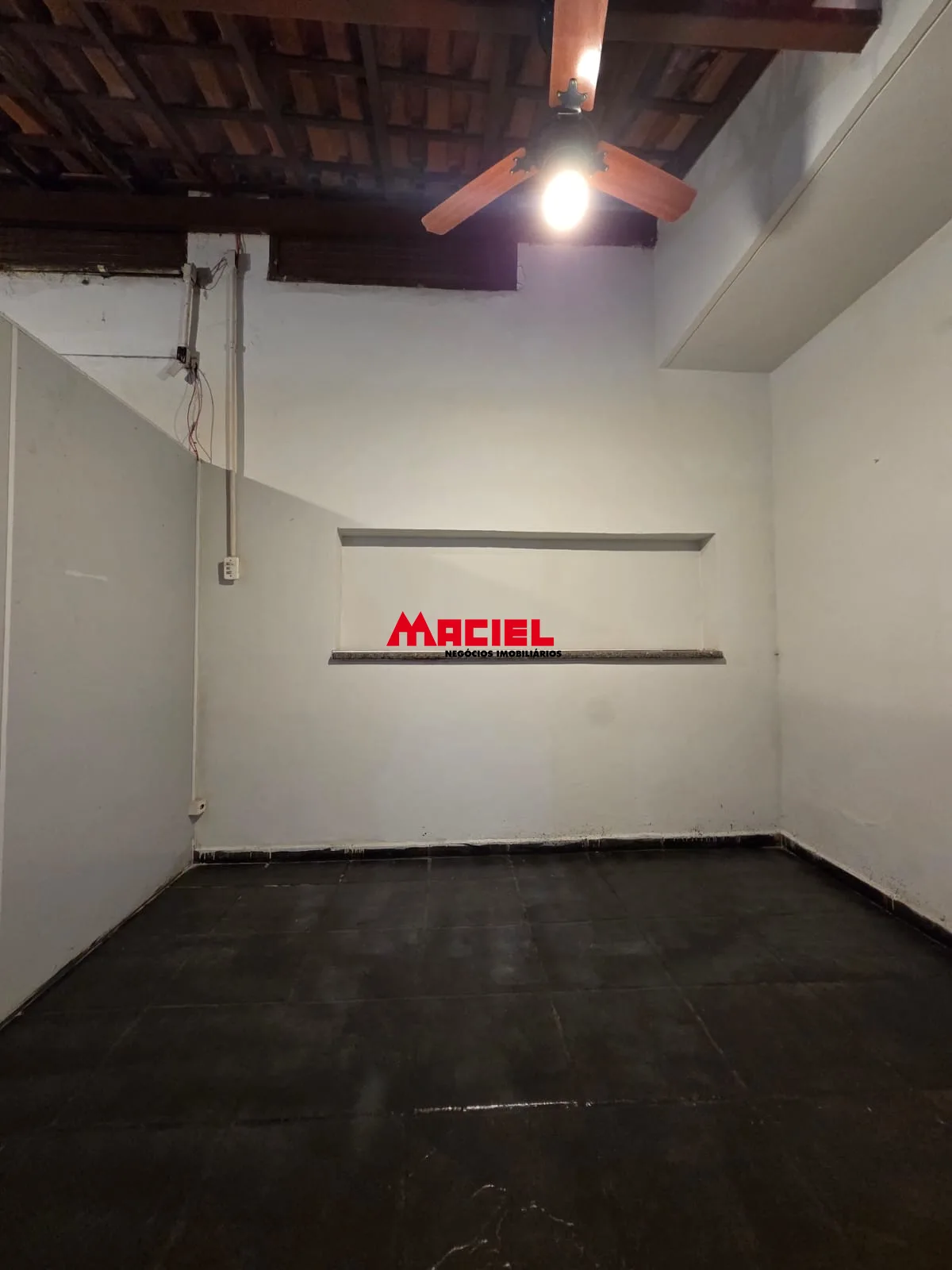 Alugar Comercial / Sala em S&atilde;o Jos&eacute; dos Campos R$ 1.000,00 - Foto 1