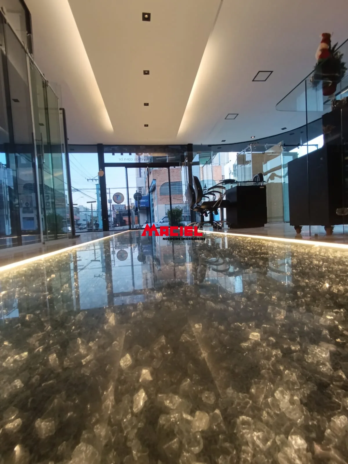 Alugar Comercial / Ponto Comercial em S&atilde;o Jos&eacute; dos Campos R$ 15.000,00 - Foto 3