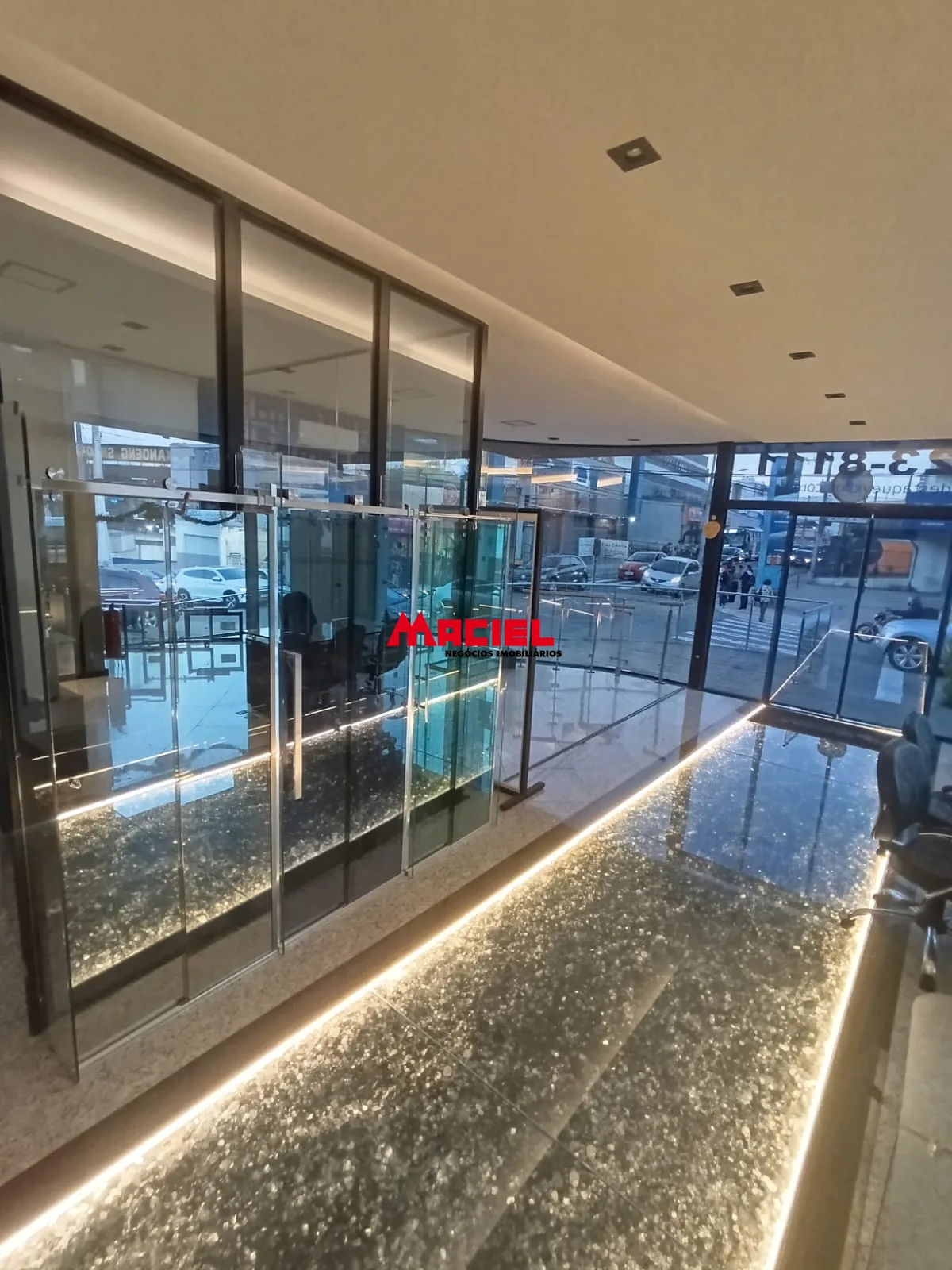 Alugar Comercial / Ponto Comercial em S&atilde;o Jos&eacute; dos Campos R$ 15.000,00 - Foto 35