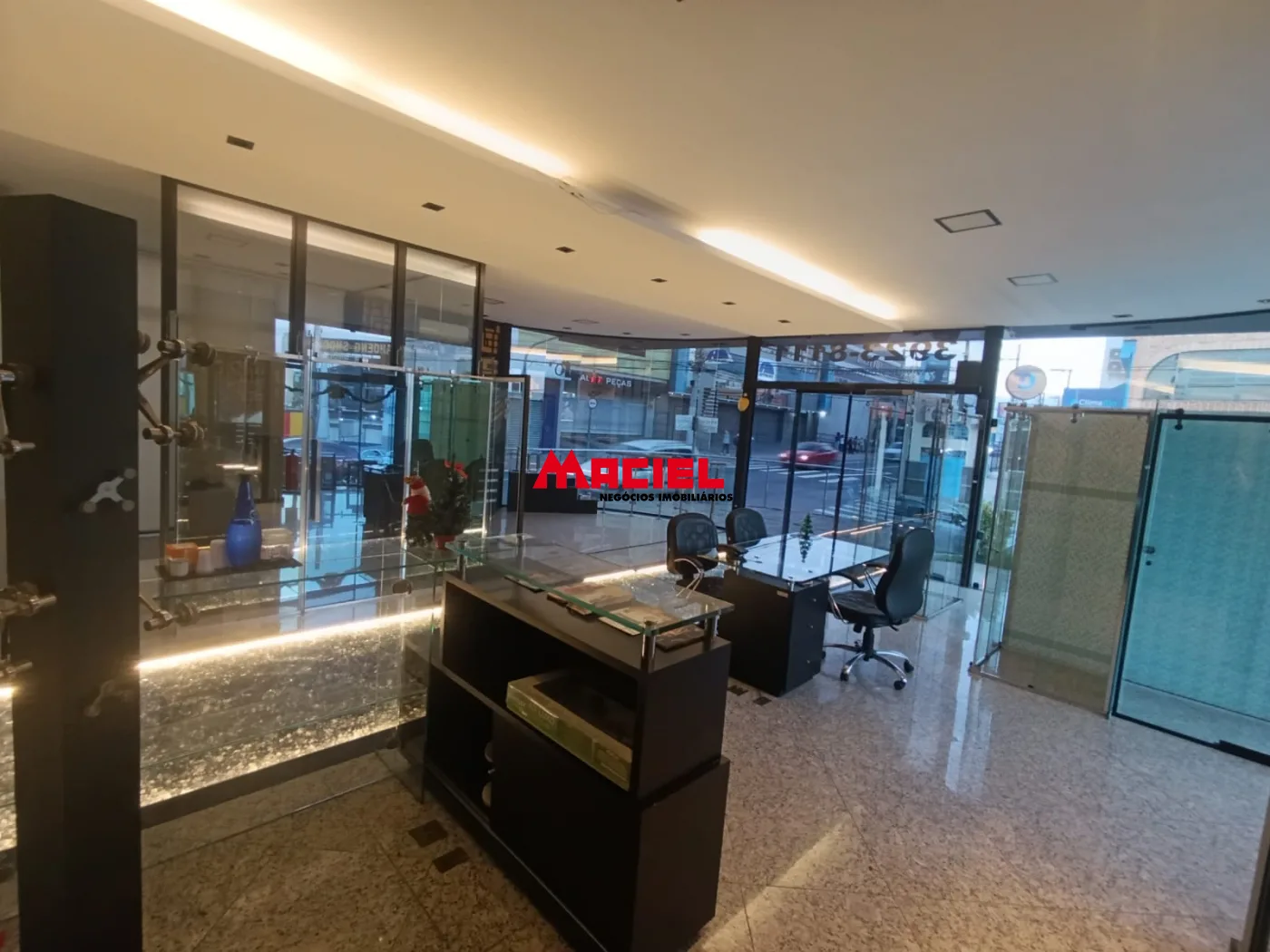 Alugar Comercial / Ponto Comercial em S&atilde;o Jos&eacute; dos Campos R$ 15.000,00 - Foto 38