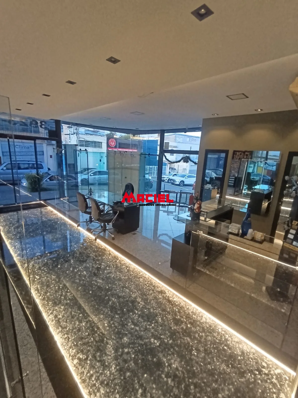 Alugar Comercial / Ponto Comercial em S&atilde;o Jos&eacute; dos Campos R$ 15.000,00 - Foto 39
