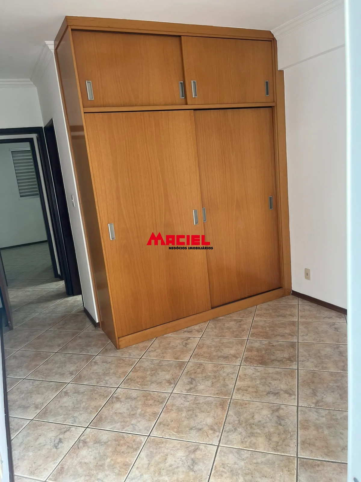 Alugar Apartamento / Padr&atilde;o em S&atilde;o Jos&eacute; dos Campos R$ 2.500,00 - Foto 2