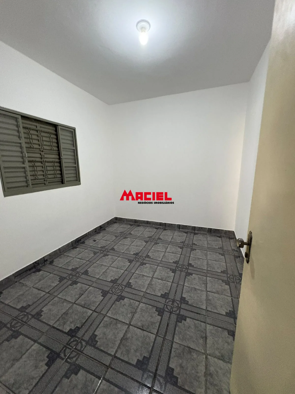 Alugar Casa / Padr&atilde;o em S&atilde;o Jos&eacute; dos Campos R$ 3.200,00 - Foto 1