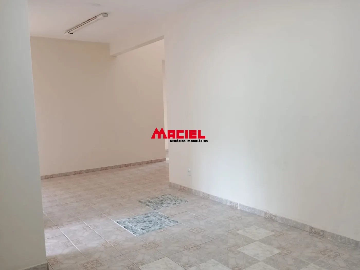Alugar Comercial / Ponto Comercial em S&atilde;o Jos&eacute; dos Campos R$ 3.300,00 - Foto 3