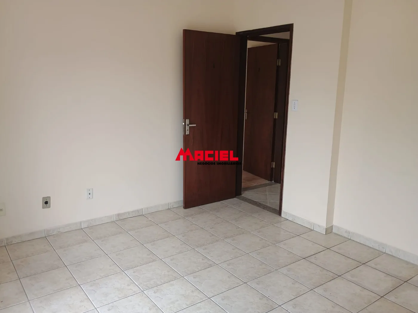 Alugar Comercial / Ponto Comercial em S&atilde;o Jos&eacute; dos Campos R$ 3.300,00 - Foto 10
