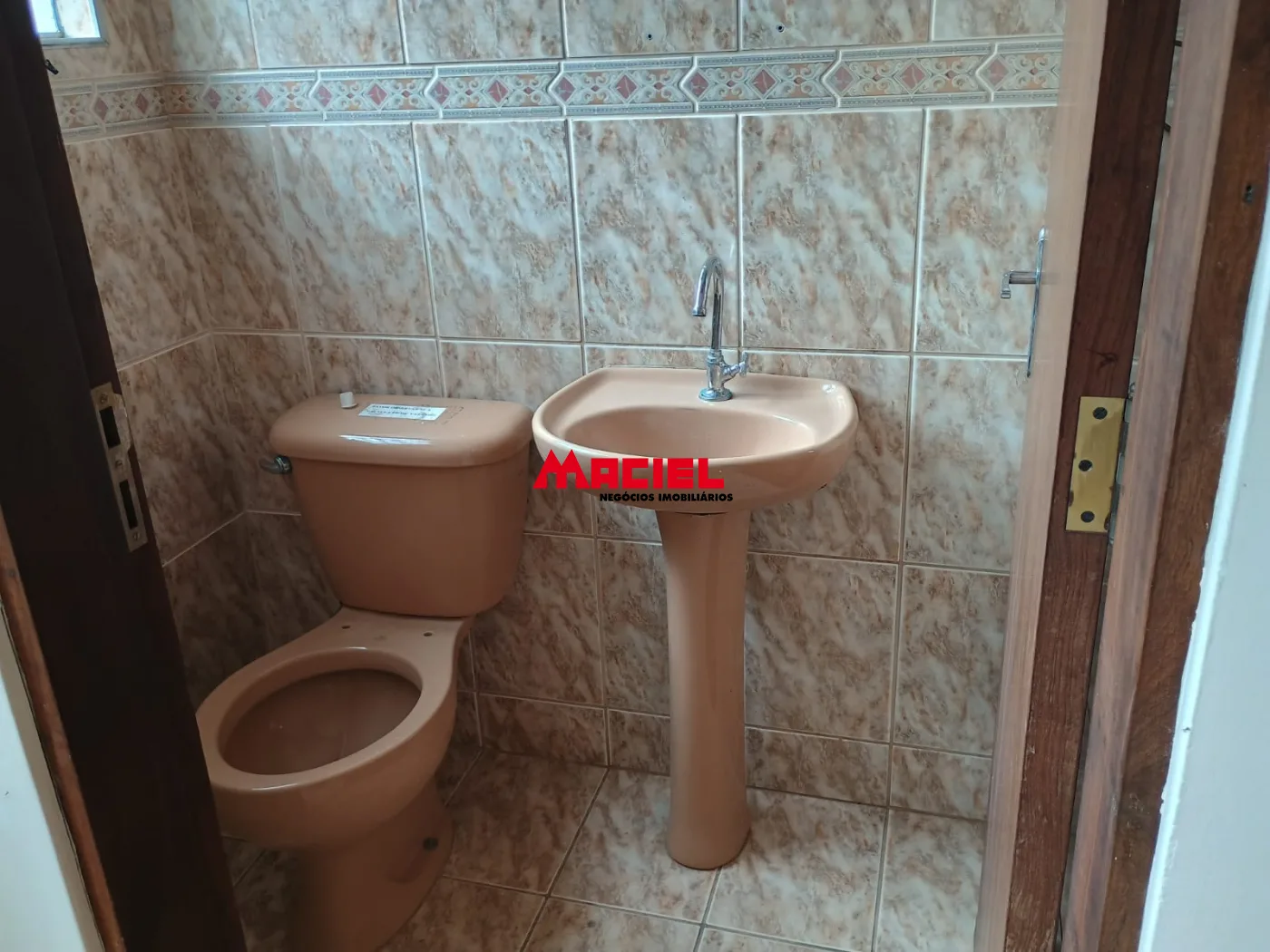Alugar Comercial / Ponto Comercial em S&atilde;o Jos&eacute; dos Campos R$ 3.300,00 - Foto 18