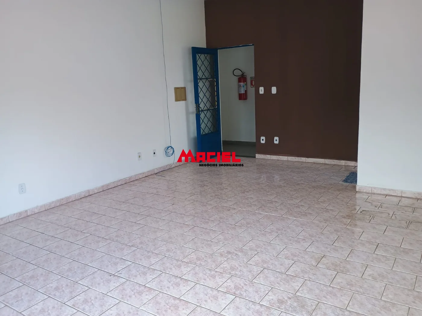 Alugar Comercial / Sala em S&atilde;o Jos&eacute; dos Campos R$ 1.000,00 - Foto 2