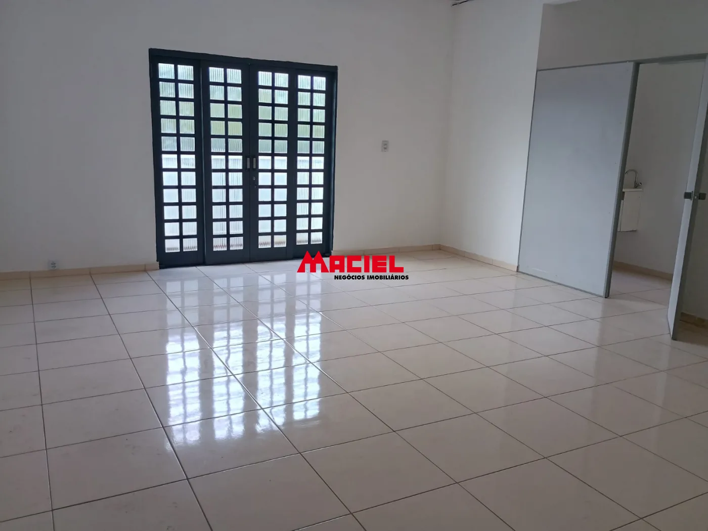 Alugar Comercial / Sala em S&atilde;o Jos&eacute; dos Campos R$ 1.000,00 - Foto 2