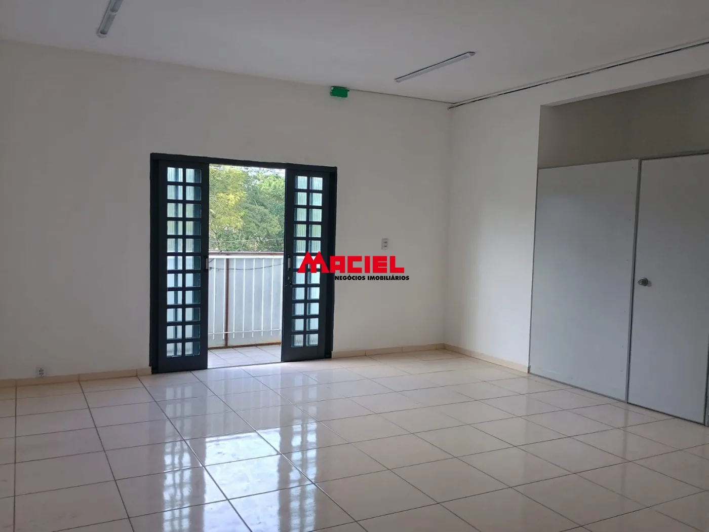 Alugar Comercial / Sala em S&atilde;o Jos&eacute; dos Campos R$ 1.000,00 - Foto 4