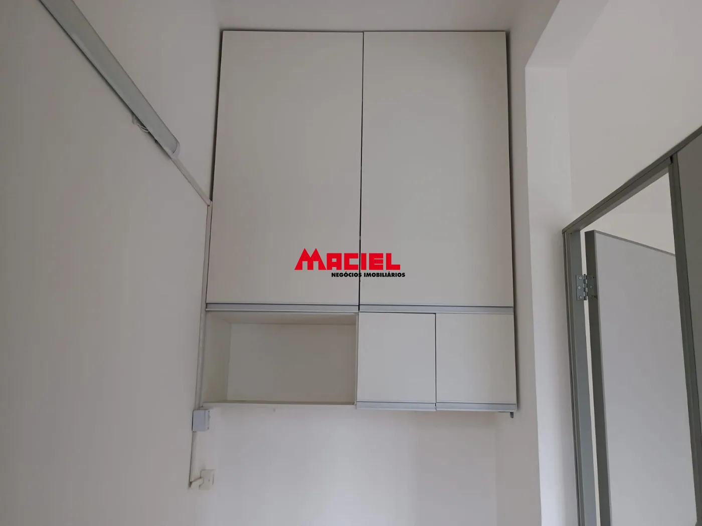 Alugar Comercial / Sala em S&atilde;o Jos&eacute; dos Campos R$ 1.000,00 - Foto 6