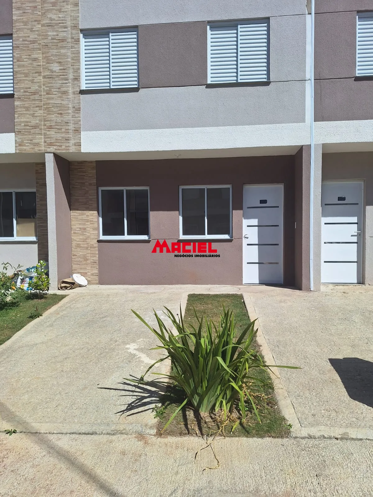 Alugar Casa / Condom&iacute;nio em S&atilde;o Jos&eacute; dos Campos R$ 1.700,00 - Foto 1