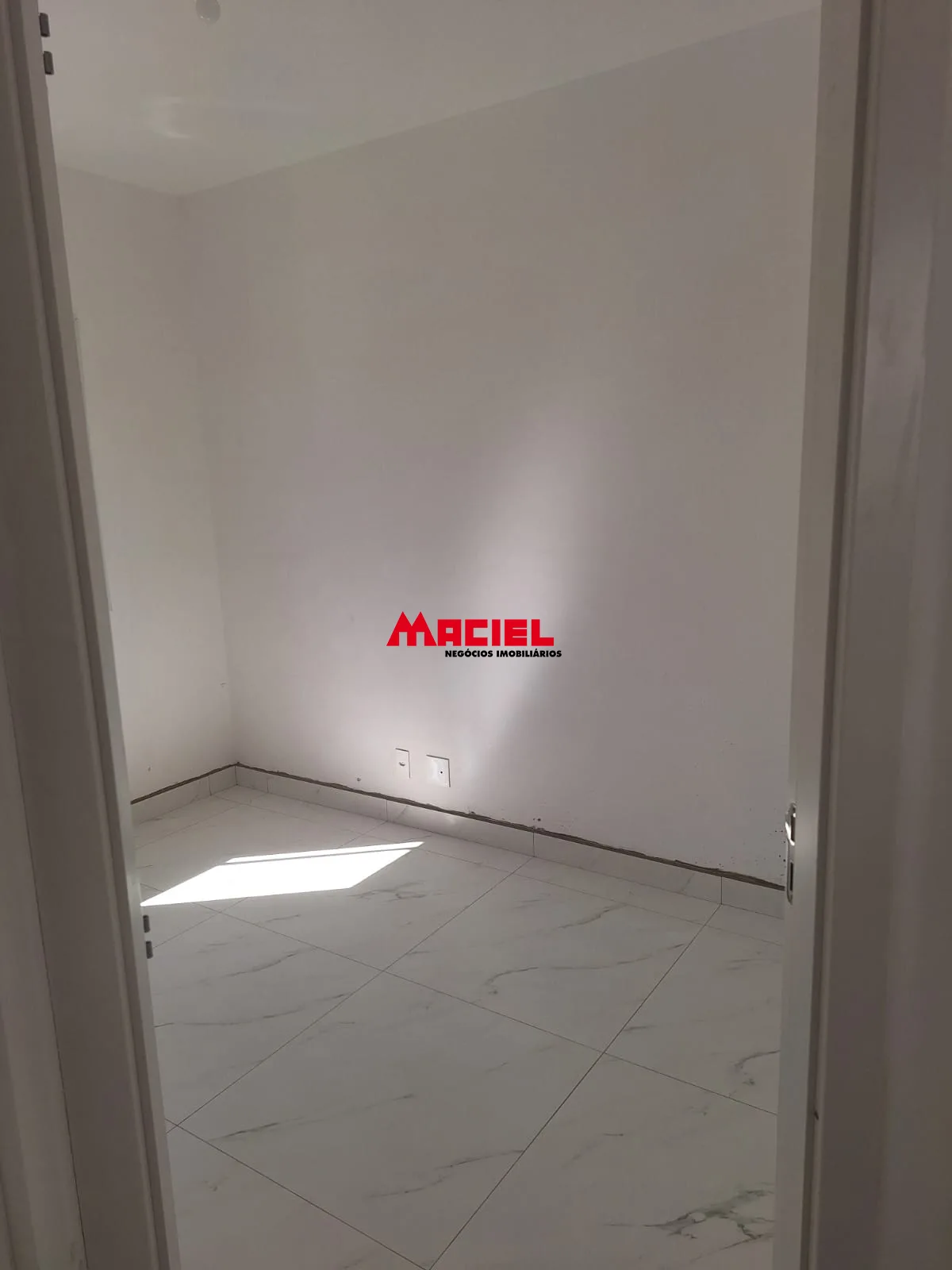 Alugar Casa / Condom&iacute;nio em S&atilde;o Jos&eacute; dos Campos R$ 1.700,00 - Foto 2