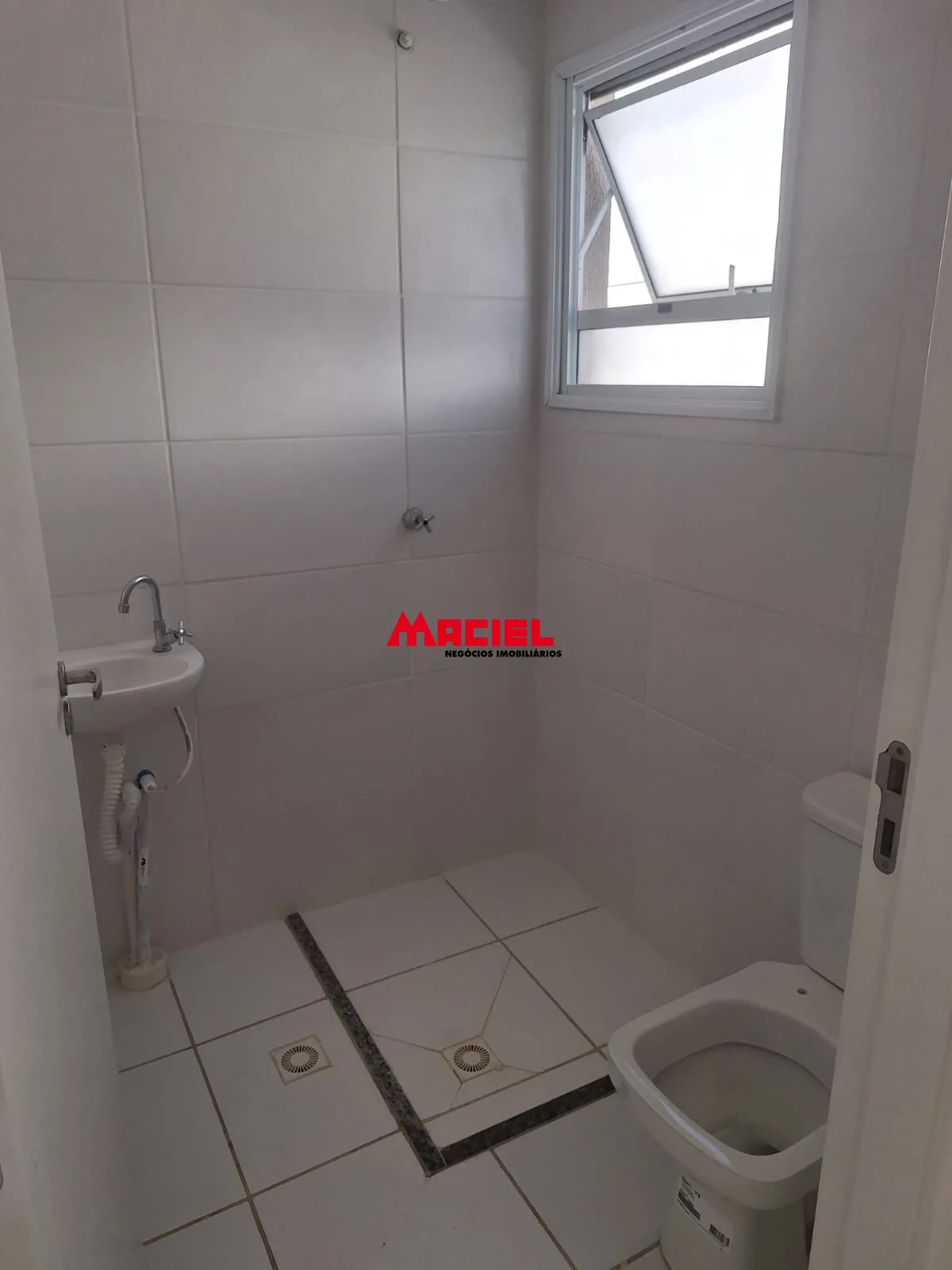 Alugar Casa / Condom&iacute;nio em S&atilde;o Jos&eacute; dos Campos R$ 1.700,00 - Foto 4