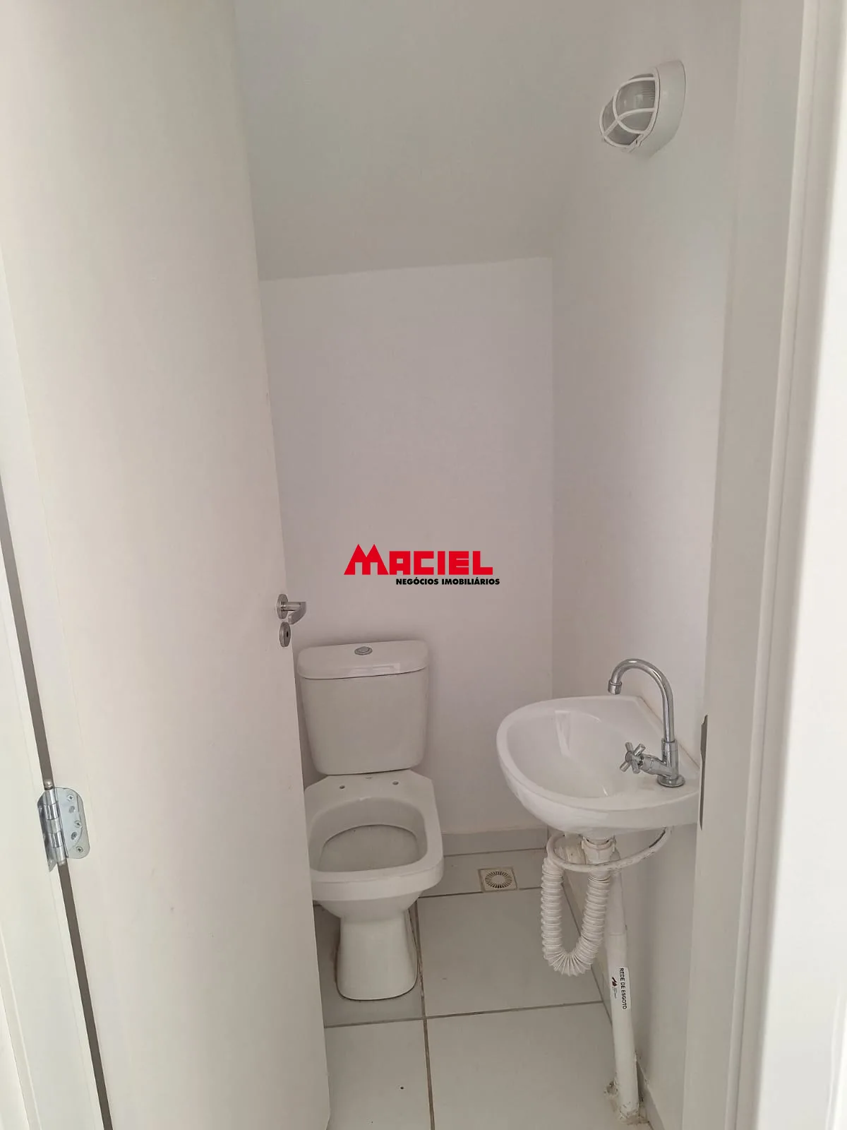 Alugar Casa / Condom&iacute;nio em S&atilde;o Jos&eacute; dos Campos R$ 1.700,00 - Foto 12
