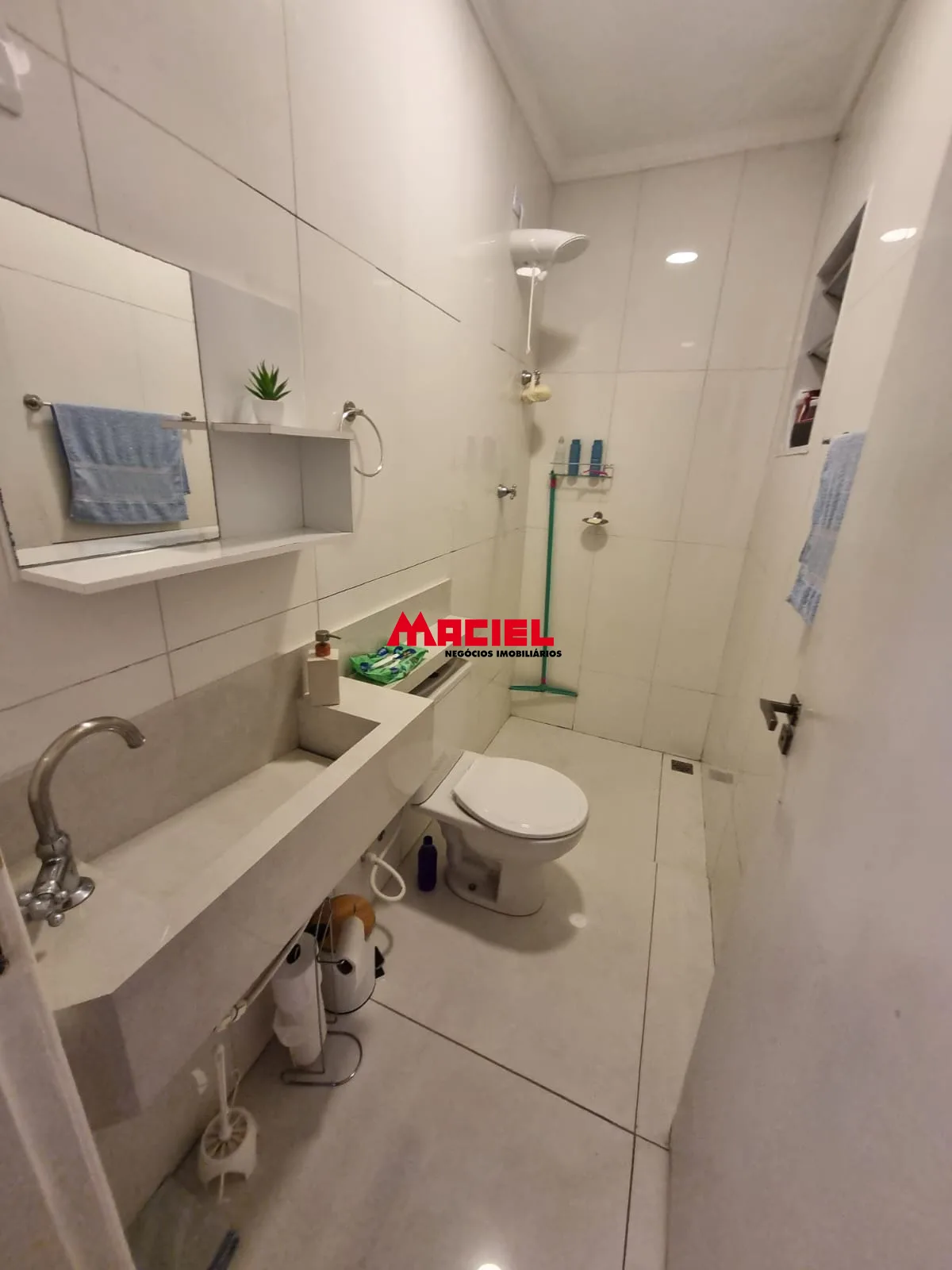 Comprar Casa / Padr&atilde;o em Taubat&eacute; R$ 550.000,00 - Foto 2