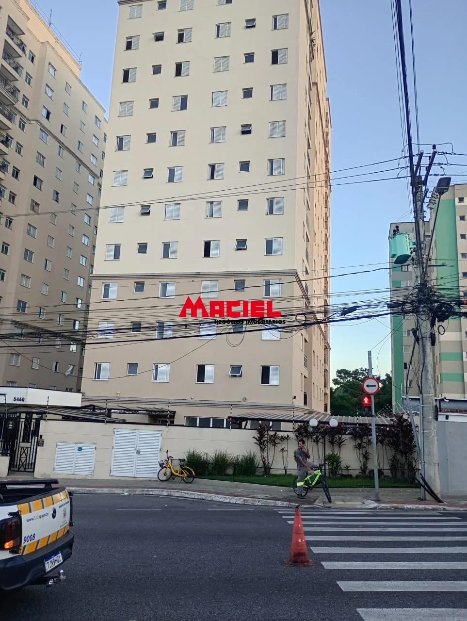 Alugar Apartamento / Padr&atilde;o em S&atilde;o Jos&eacute; dos Campos R$ 1.800,00 - Foto 2