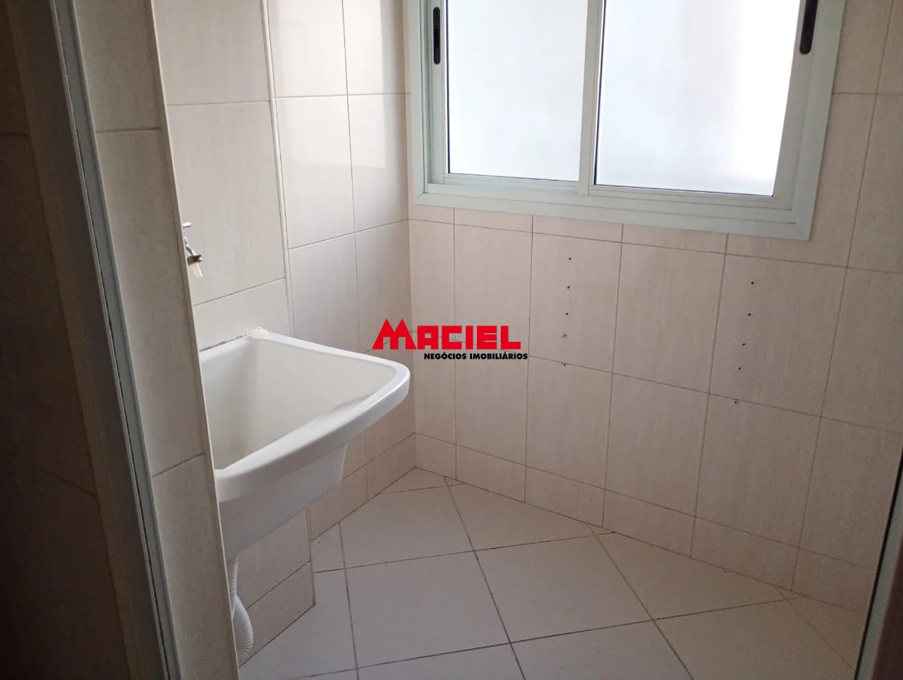 Alugar Apartamento / Padr&atilde;o em S&atilde;o Jos&eacute; dos Campos R$ 1.800,00 - Foto 5