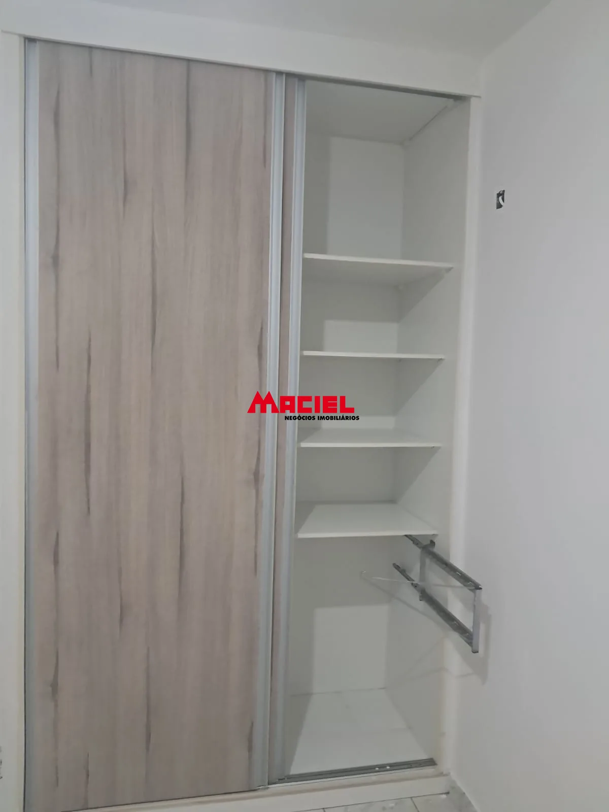 Alugar Apartamento / Padr&atilde;o em S&atilde;o Jos&eacute; dos Campos R$ 2.200,00 - Foto 6