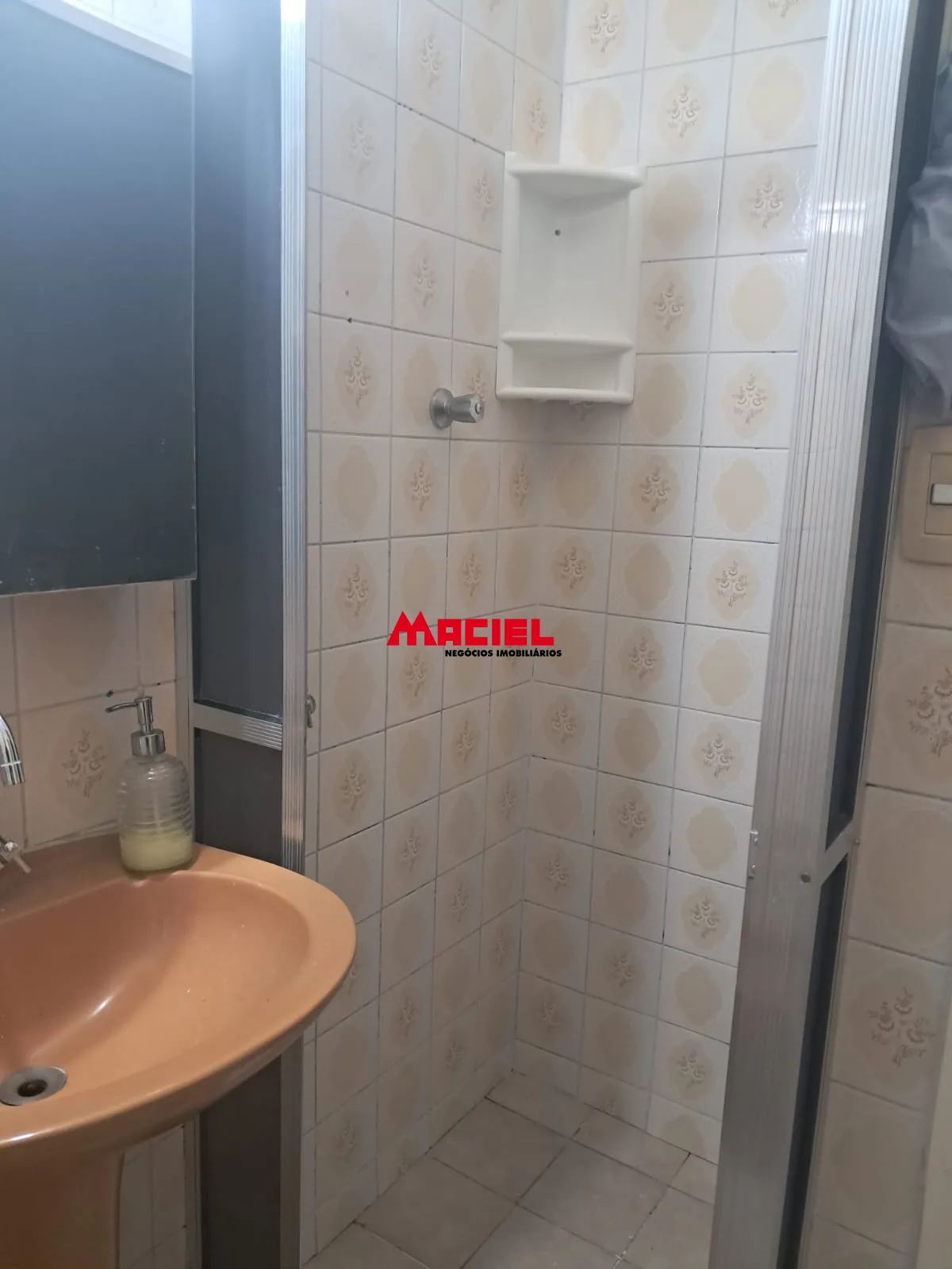 Alugar Apartamento / Padr&atilde;o em S&atilde;o Jos&eacute; dos Campos R$ 2.200,00 - Foto 10