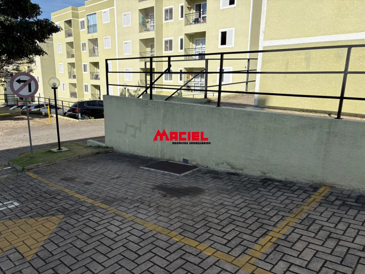Alugar Apartamento / Padr&atilde;o em S&atilde;o Jos&eacute; dos Campos R$ 1.390,00 - Foto 2
