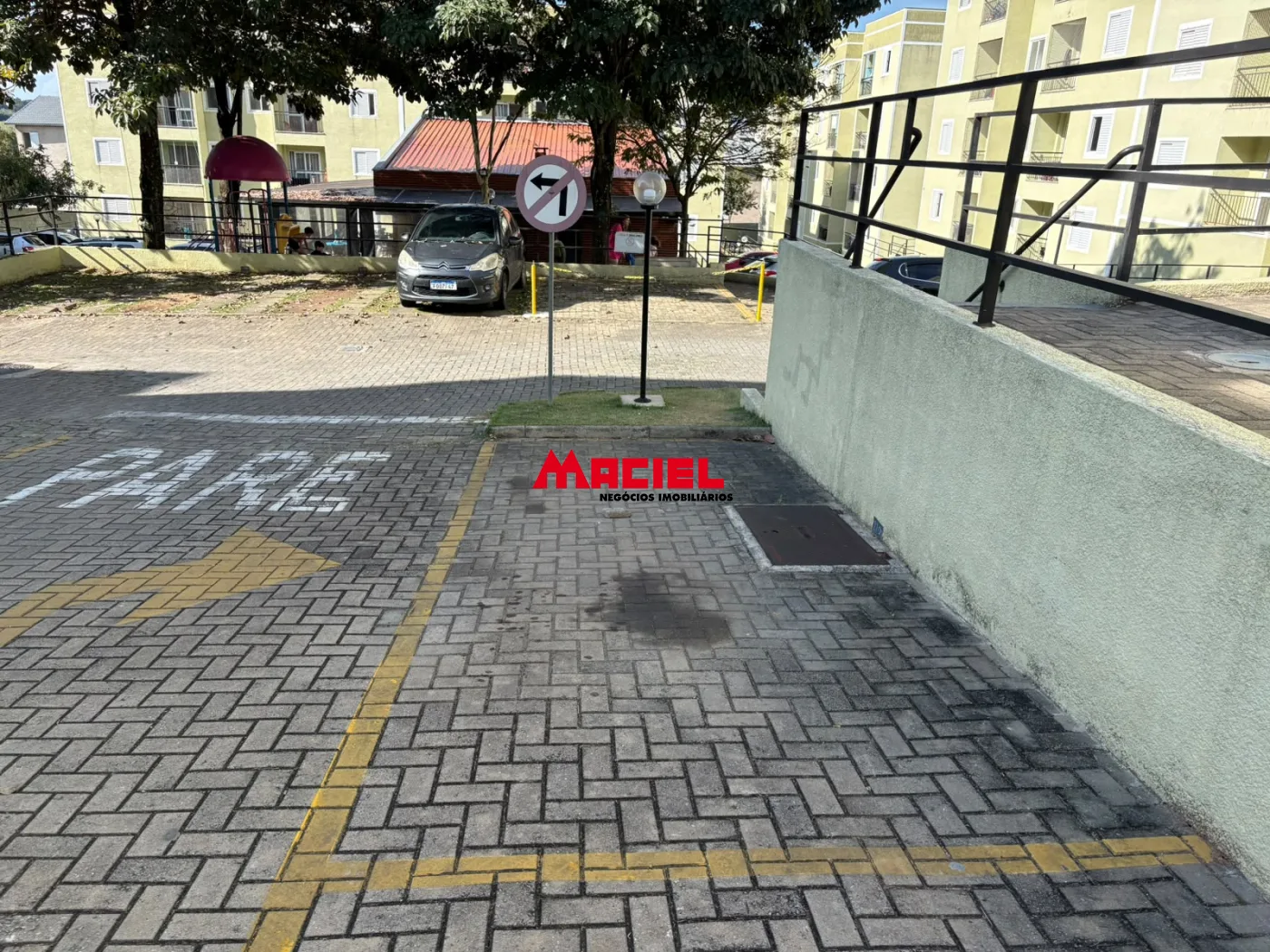 Alugar Apartamento / Padr&atilde;o em S&atilde;o Jos&eacute; dos Campos R$ 1.390,00 - Foto 3