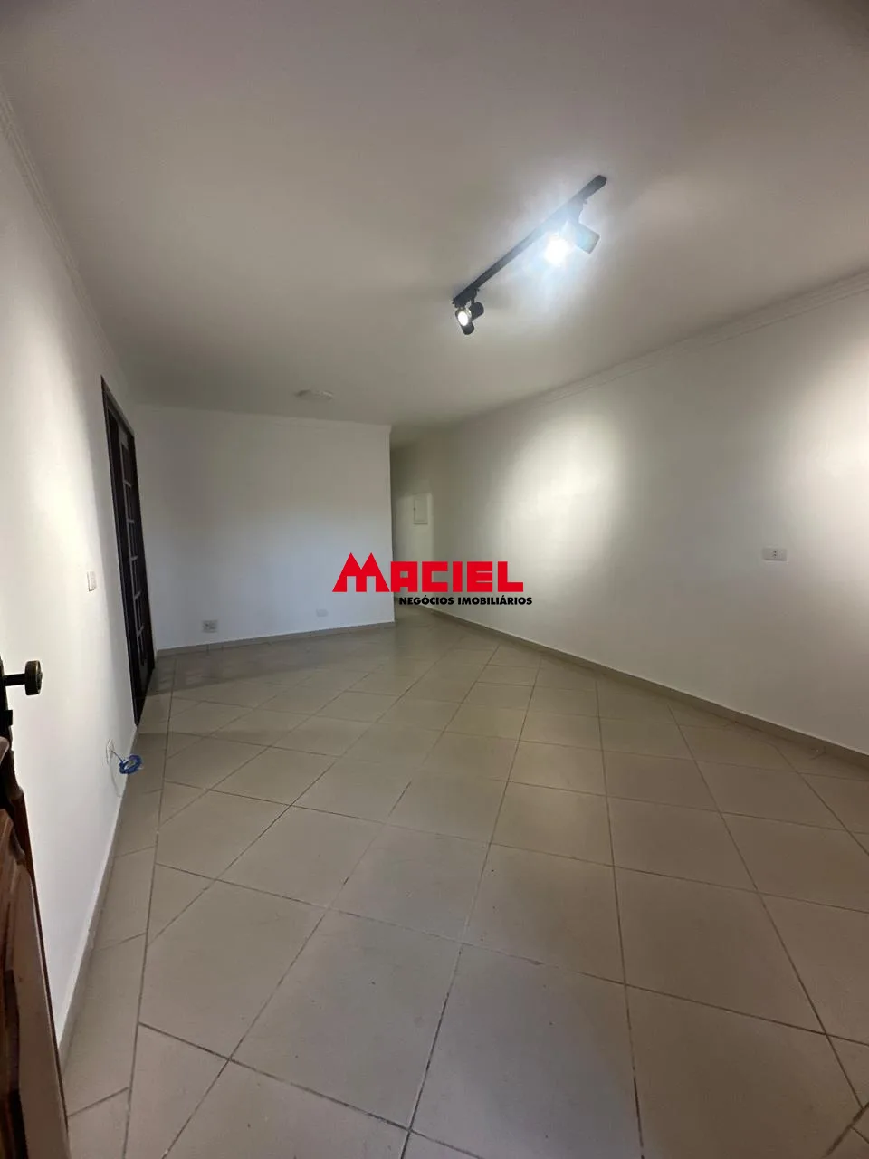 Alugar Casa / Sobrado em S&atilde;o Jos&eacute; dos Campos R$ 3.400,00 - Foto 1