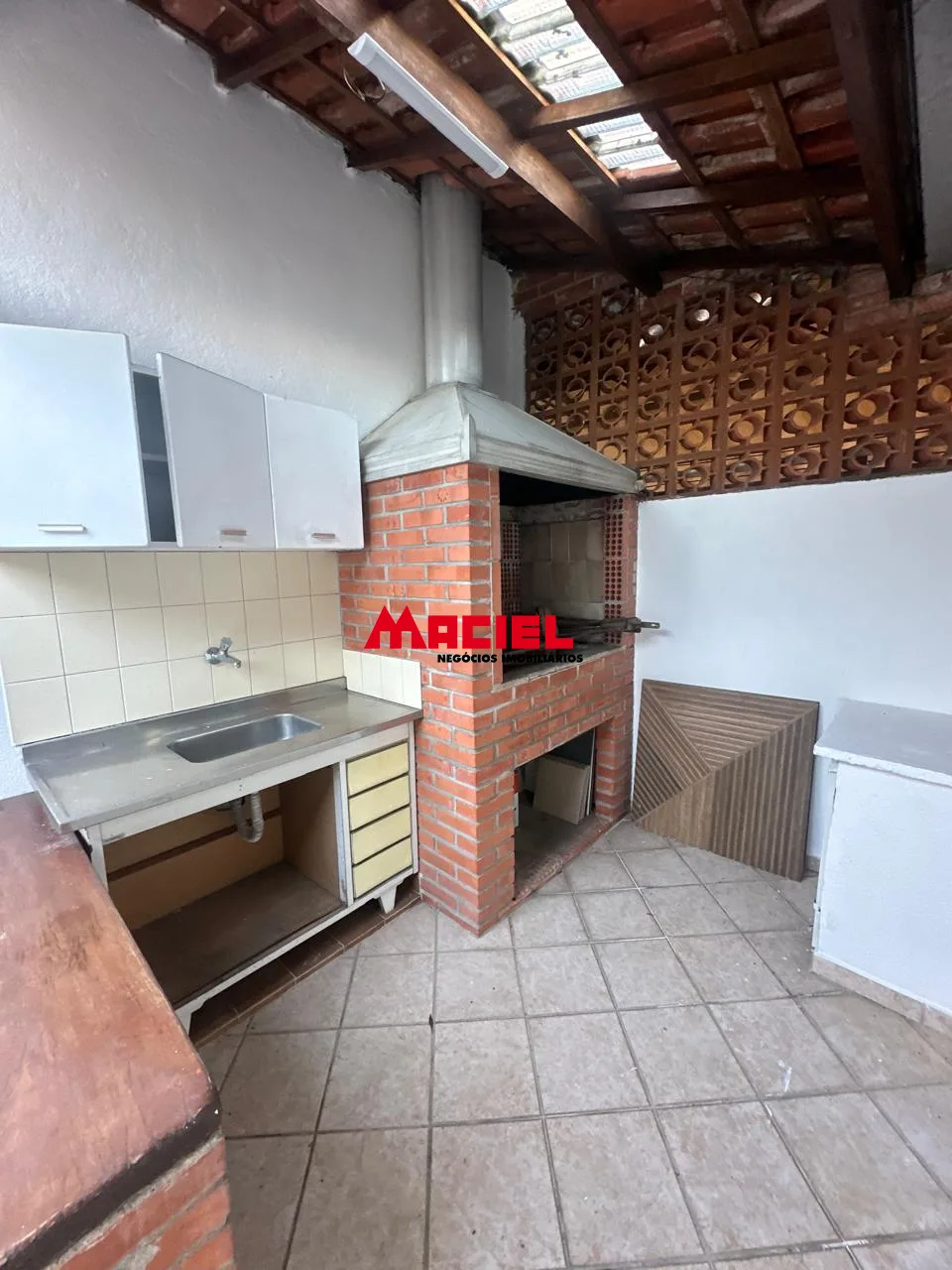 Alugar Casa / Sobrado em S&atilde;o Jos&eacute; dos Campos R$ 3.400,00 - Foto 2