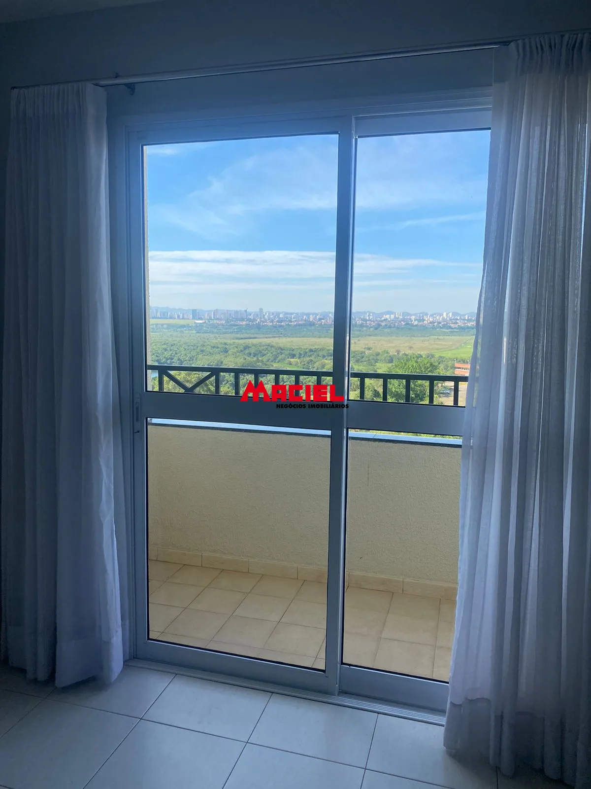 Alugar Apartamento / Padr&atilde;o em S&atilde;o Jos&eacute; dos Campos R$ 2.500,00 - Foto 2