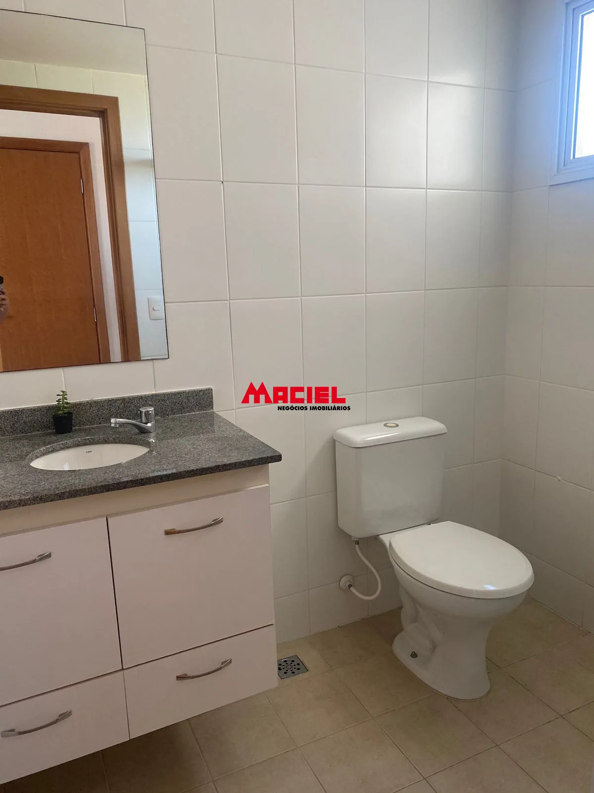 Alugar Apartamento / Padr&atilde;o em S&atilde;o Jos&eacute; dos Campos R$ 2.500,00 - Foto 4
