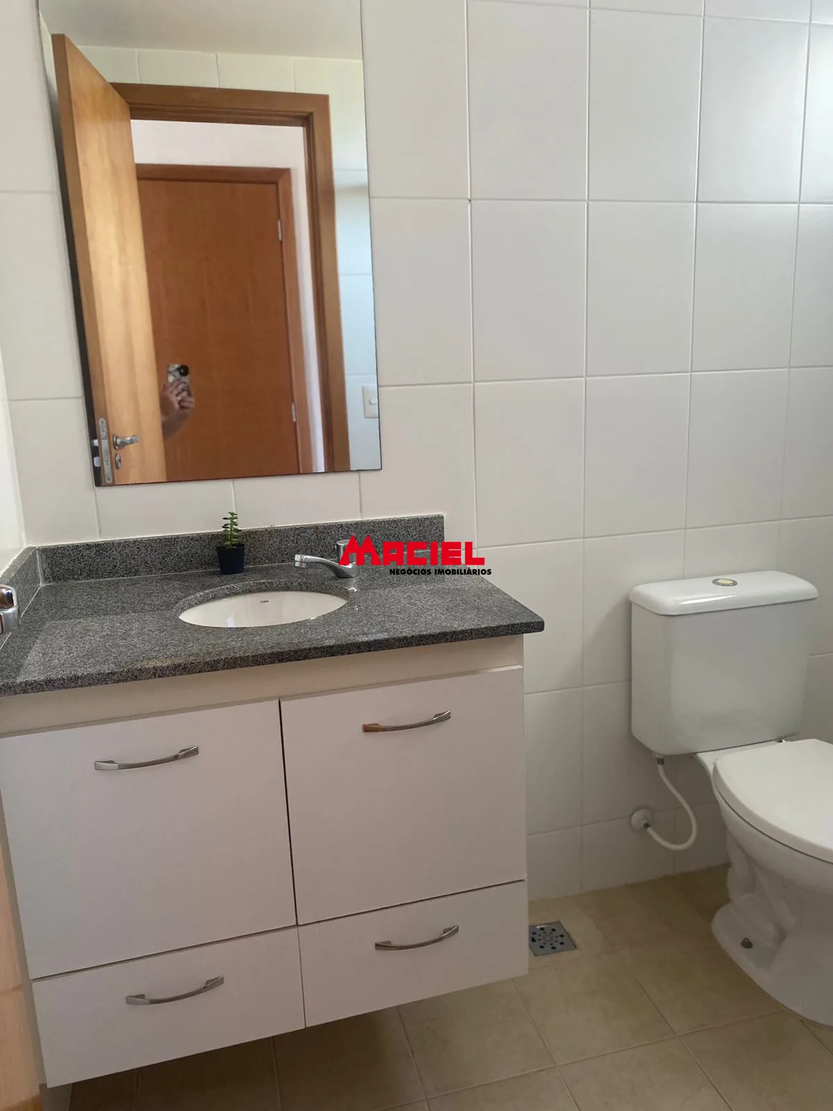 Alugar Apartamento / Padr&atilde;o em S&atilde;o Jos&eacute; dos Campos R$ 2.500,00 - Foto 5
