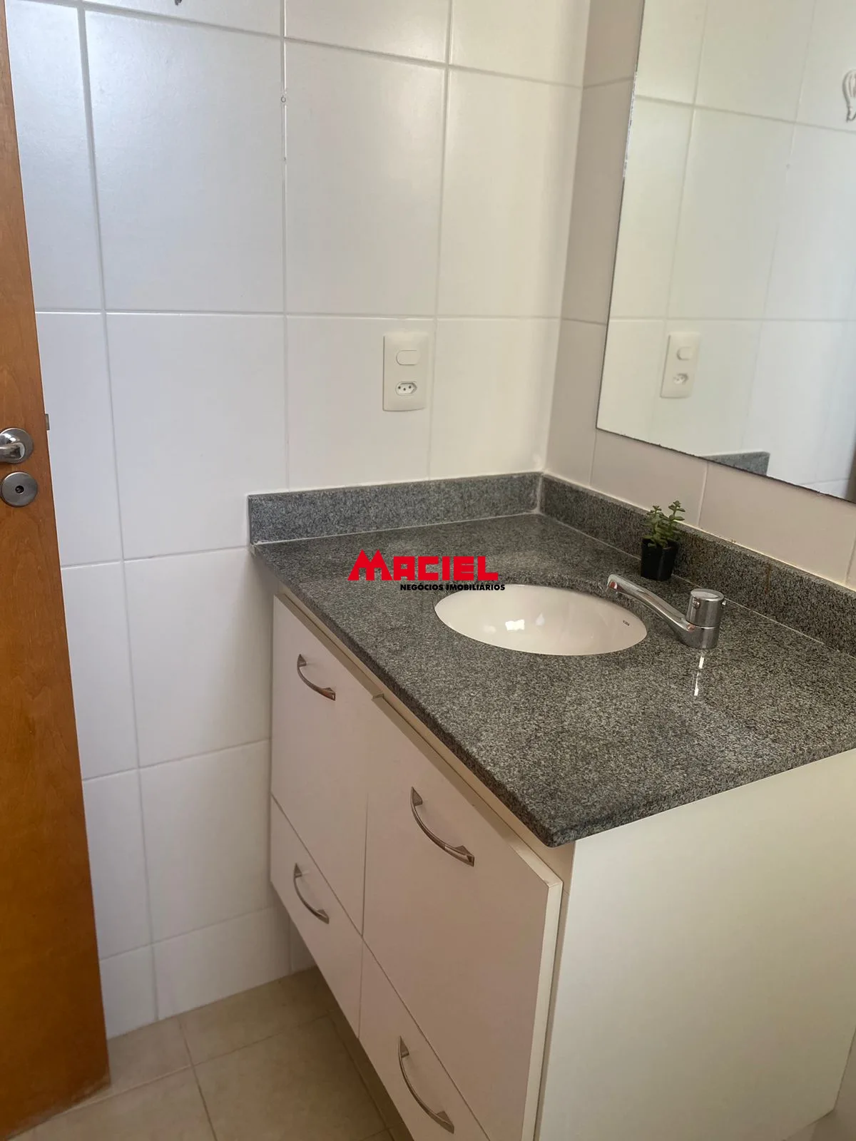 Alugar Apartamento / Padr&atilde;o em S&atilde;o Jos&eacute; dos Campos R$ 2.500,00 - Foto 6