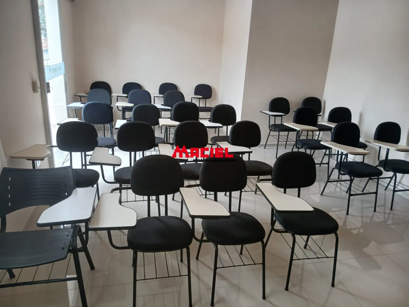 Alugar Comercial / Ponto Comercial em S&atilde;o Jos&eacute; dos Campos R$ 6.700,00 - Foto 13