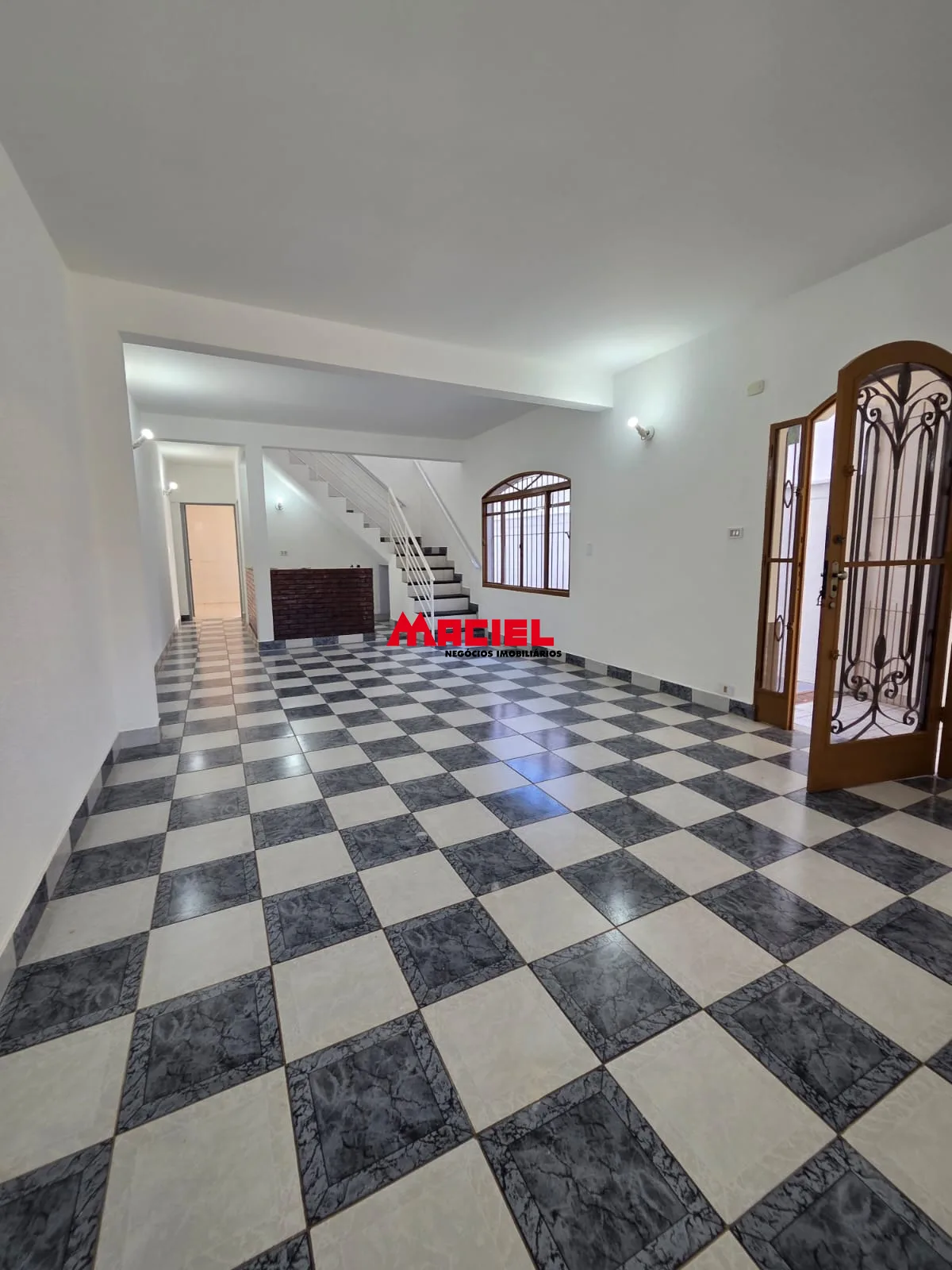 Alugar Casa / Sobrado em S&atilde;o Jos&eacute; dos Campos R$ 3.300,00 - Foto 1