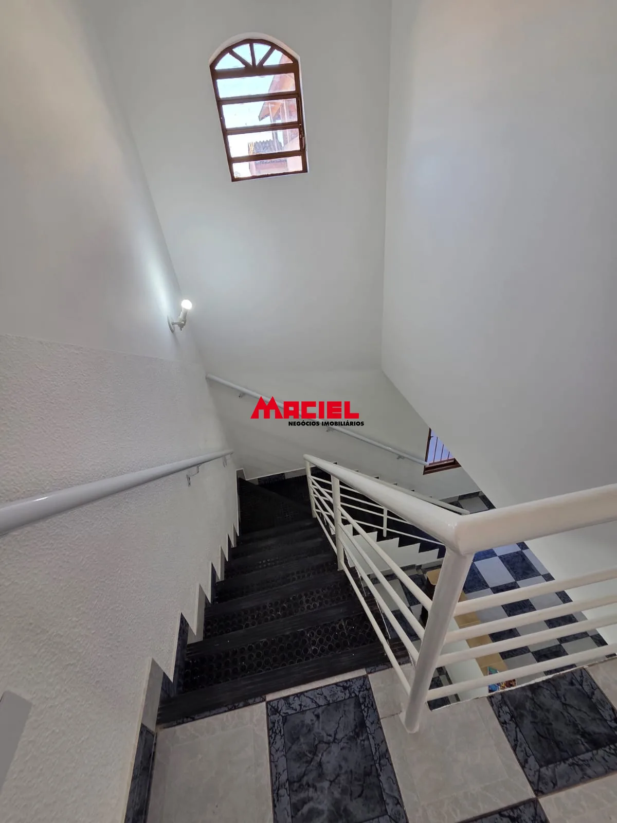 Alugar Casa / Sobrado em S&atilde;o Jos&eacute; dos Campos R$ 3.300,00 - Foto 8