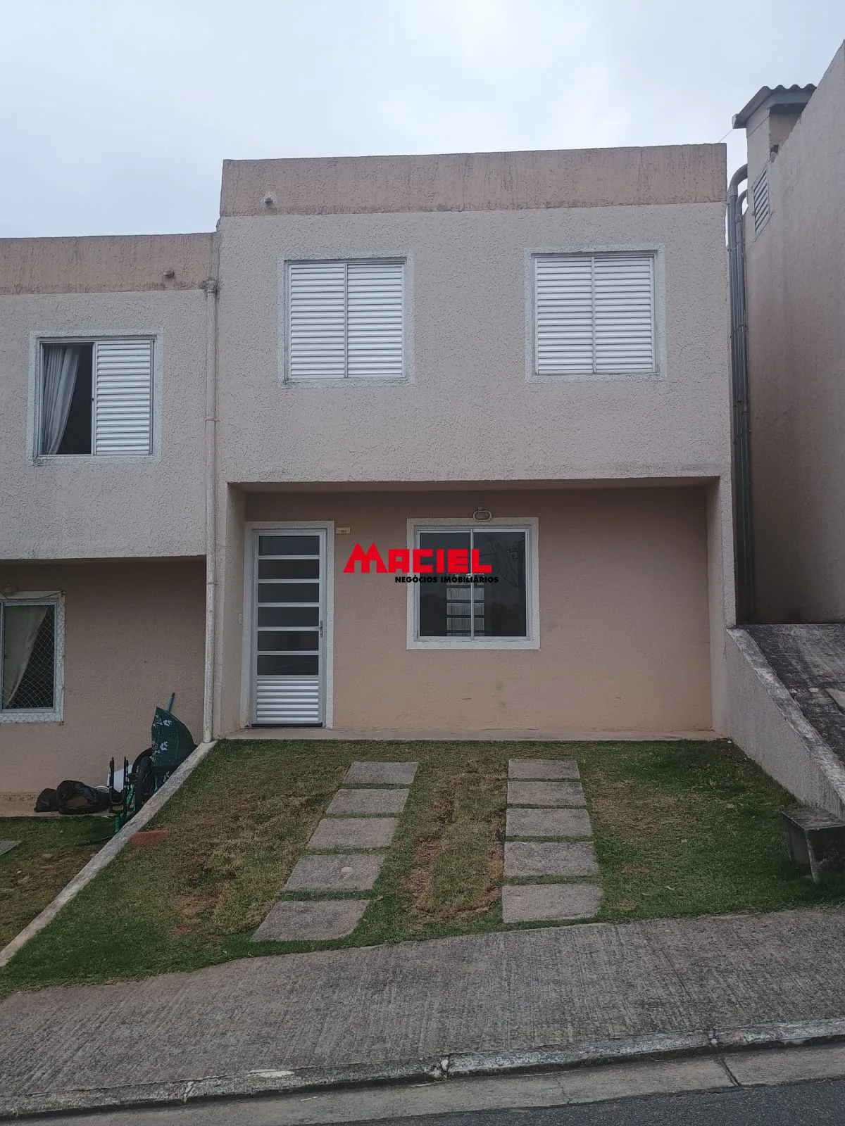 Alugar Casa / Sobrado em S&atilde;o Jos&eacute; dos Campos R$ 2.700,00 - Foto 1